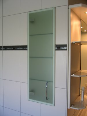 Einbauschrank mit satiniertem Glas